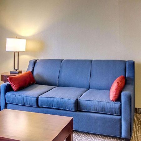 Comfort Inn & Suites Grafton-Cedarburg Εξωτερικό φωτογραφία