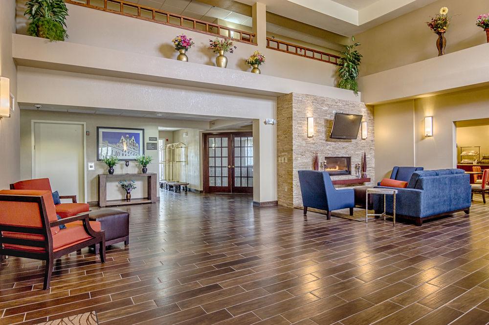 Comfort Inn & Suites Grafton-Cedarburg Εξωτερικό φωτογραφία