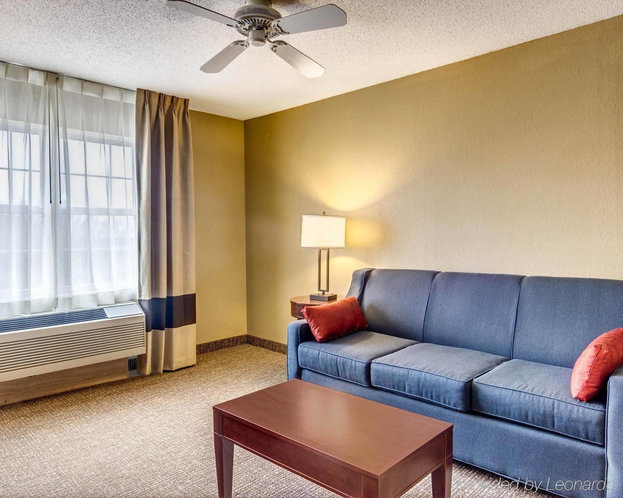 Comfort Inn & Suites Grafton-Cedarburg Εξωτερικό φωτογραφία