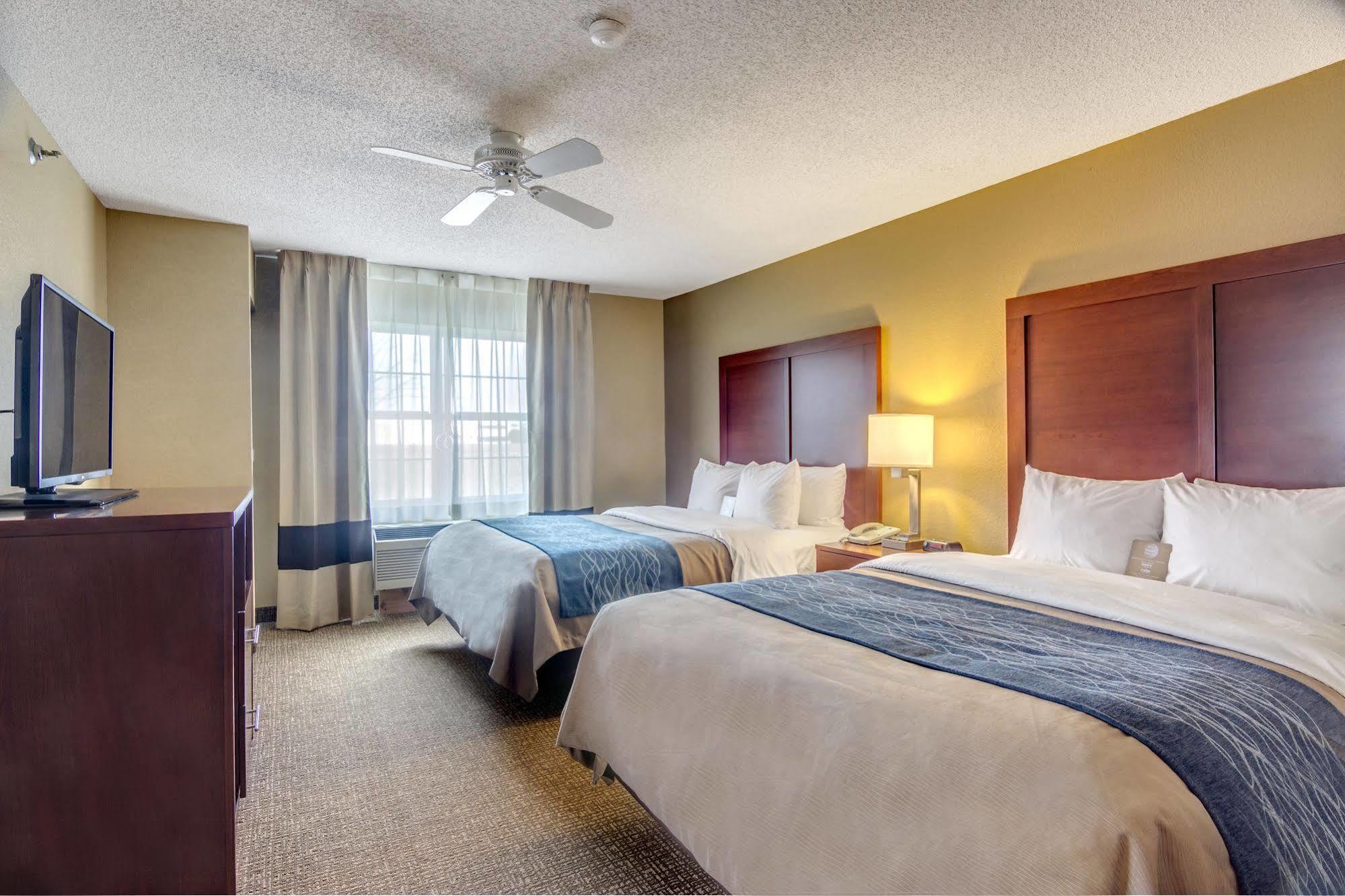 Comfort Inn & Suites Grafton-Cedarburg Εξωτερικό φωτογραφία