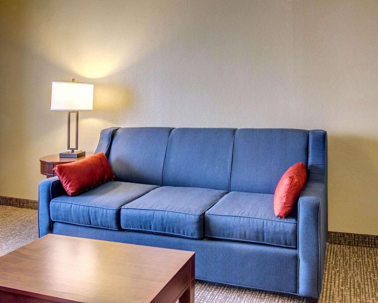 Comfort Inn & Suites Grafton-Cedarburg Εξωτερικό φωτογραφία