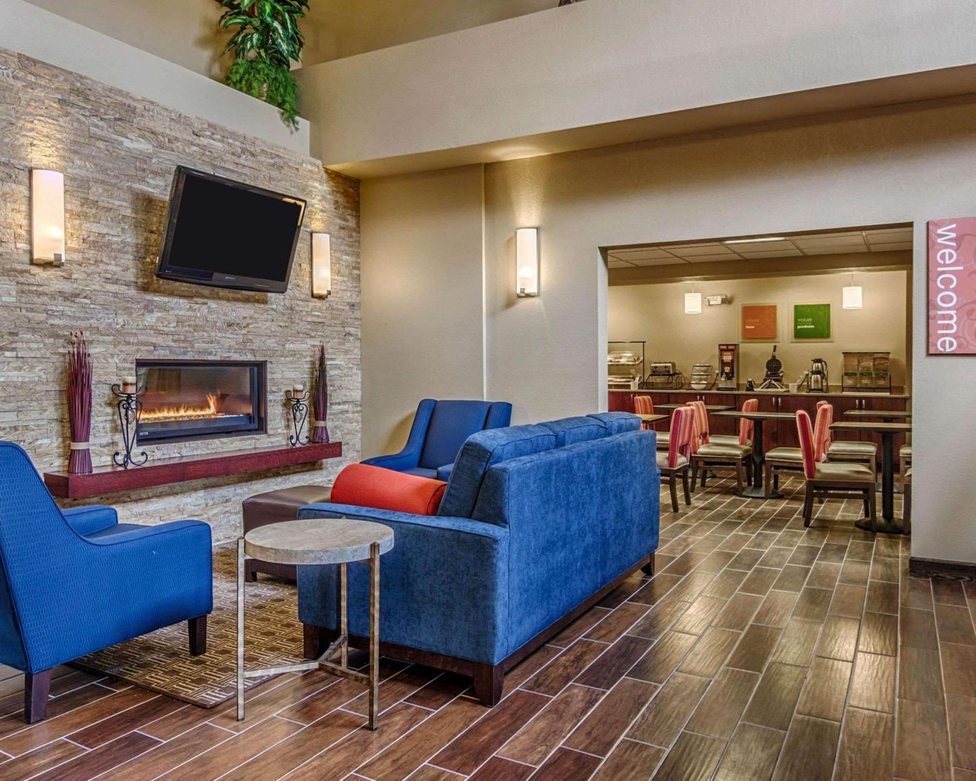 Comfort Inn & Suites Grafton-Cedarburg Εξωτερικό φωτογραφία