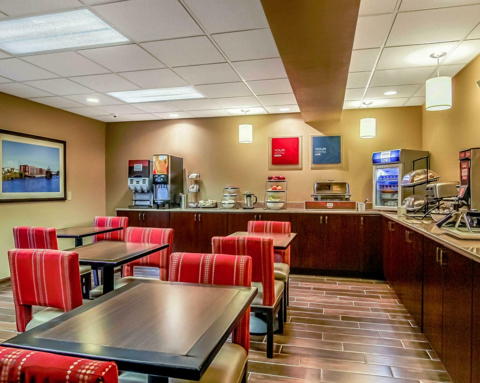 Comfort Inn & Suites Grafton-Cedarburg Εξωτερικό φωτογραφία