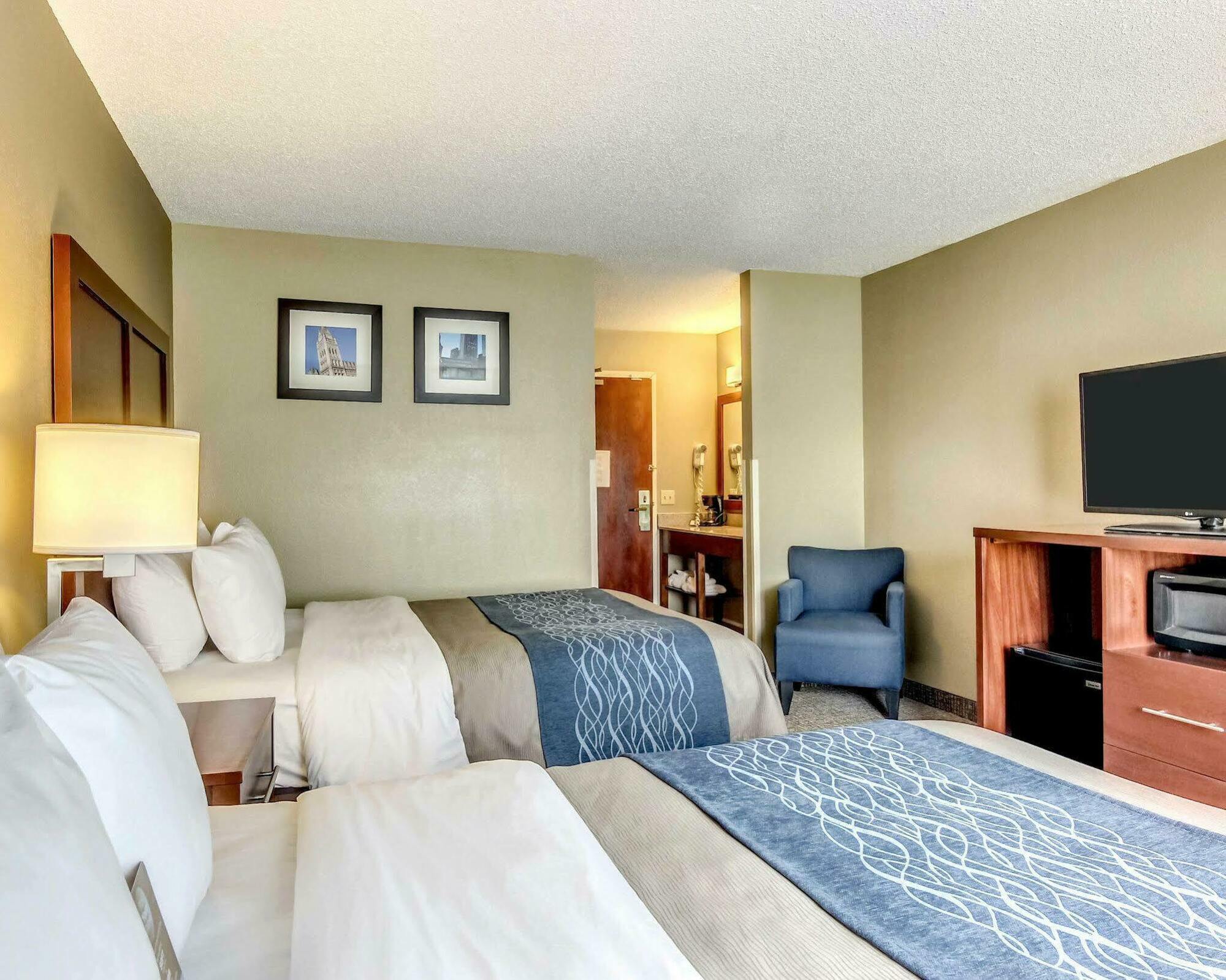 Comfort Inn & Suites Grafton-Cedarburg Εξωτερικό φωτογραφία