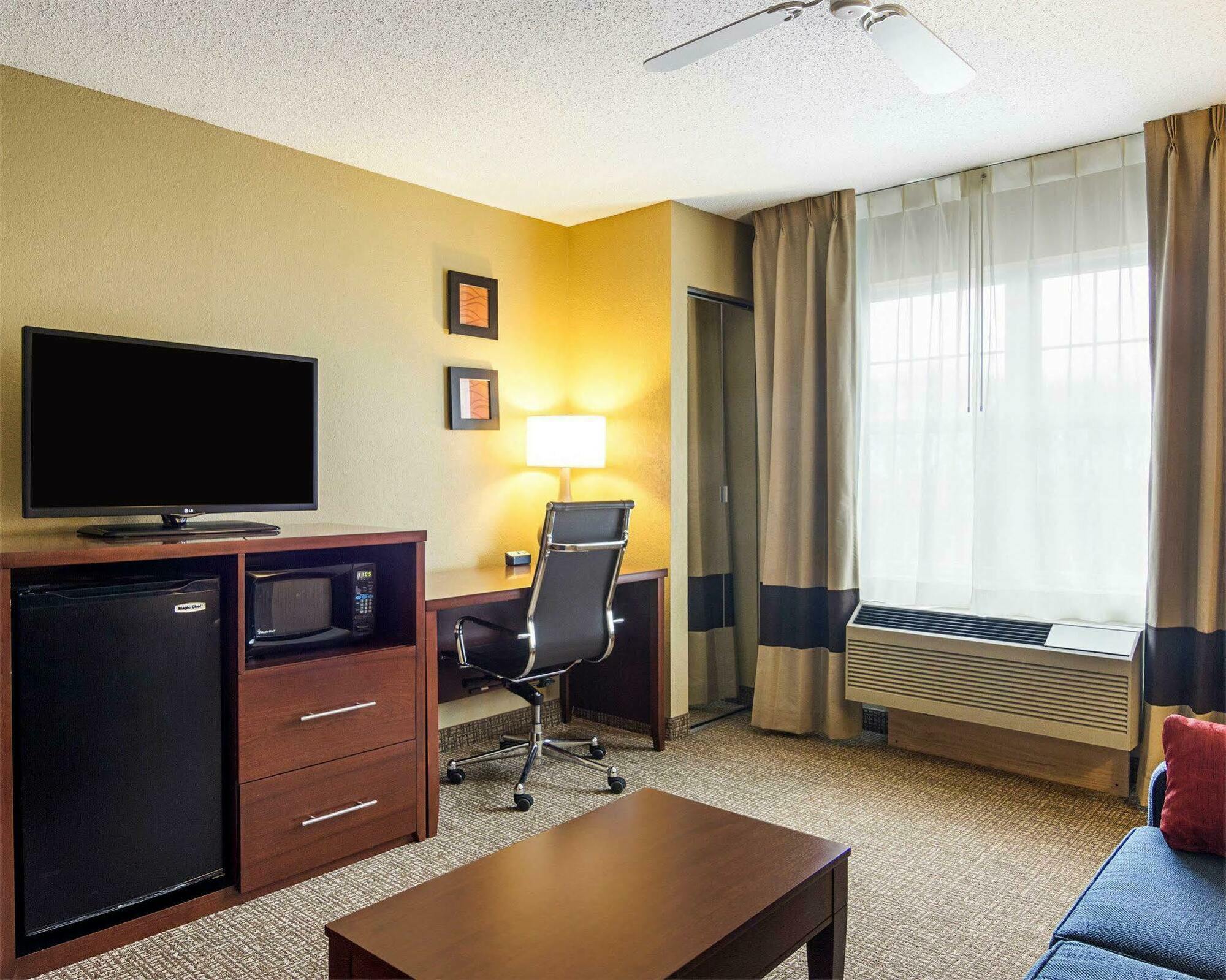 Comfort Inn & Suites Grafton-Cedarburg Εξωτερικό φωτογραφία