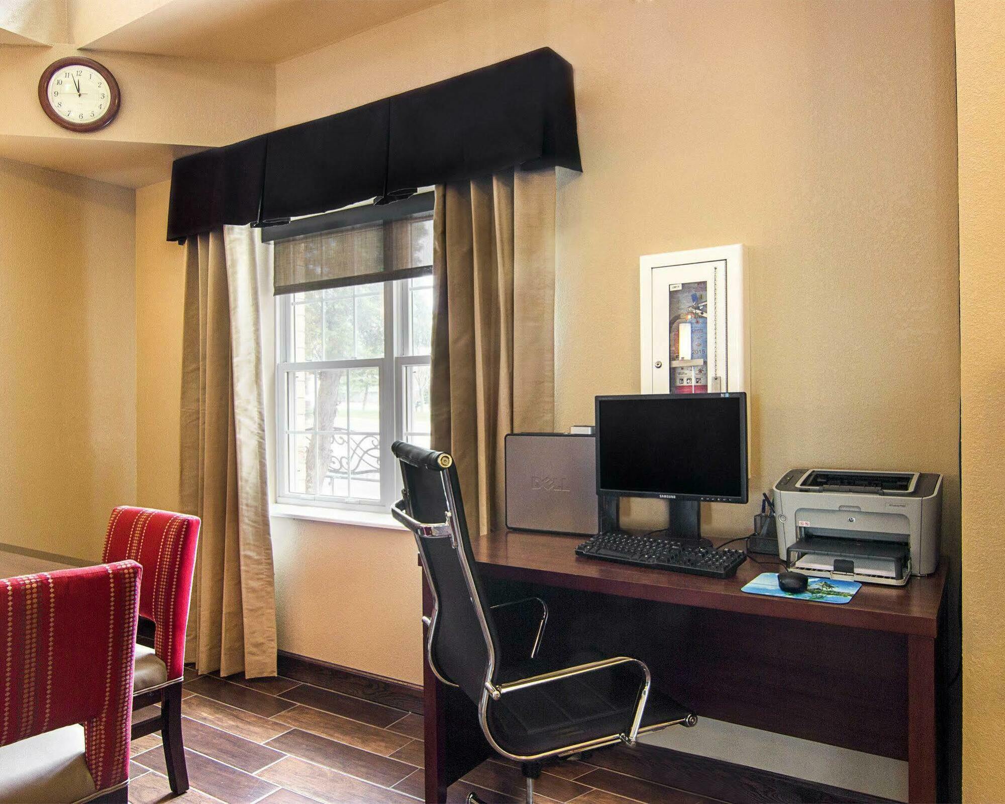 Comfort Inn & Suites Grafton-Cedarburg Εξωτερικό φωτογραφία
